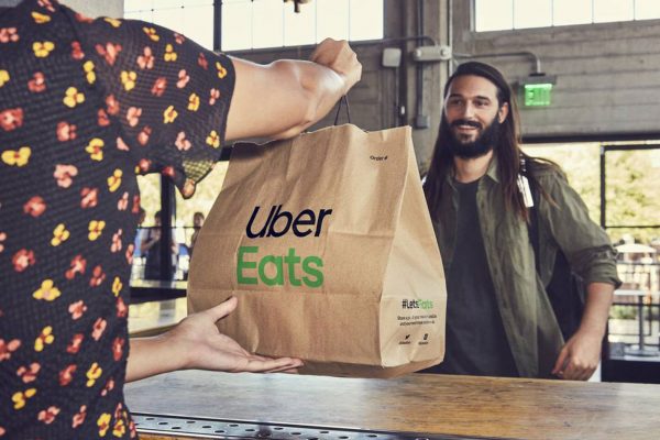 Uber Eats llevará a casa los pedidos de Hard Rock Café